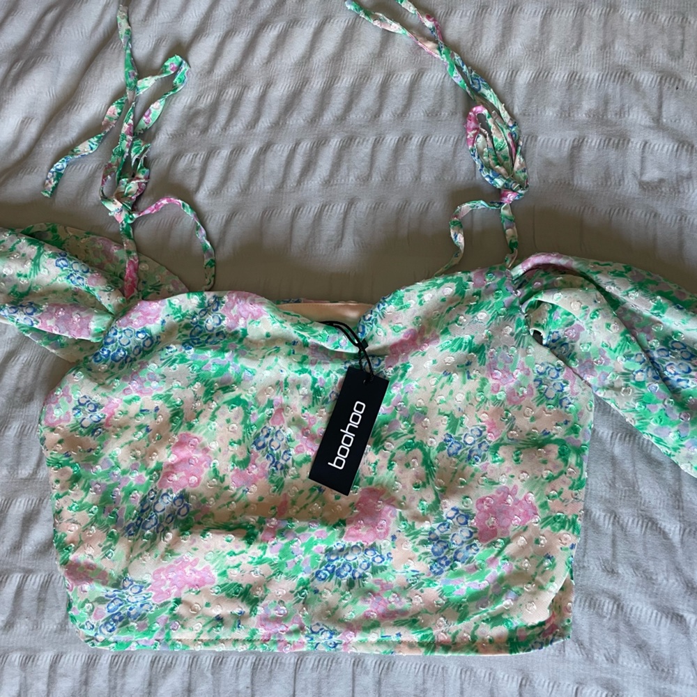 Womens off the shoulder floral top super cute summer top! Size small